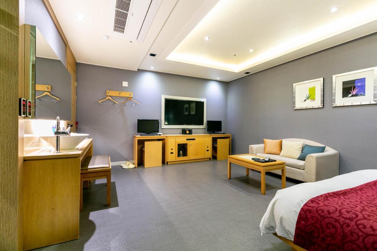 Seomyeon Ib Hotel Пусан Екстериор снимка